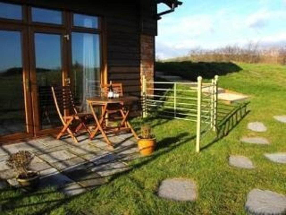 Poachers Hut - Captivating 1-Bed Cottage Shorwell Bagian luar foto